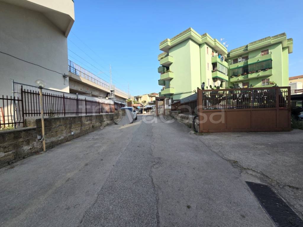 locale commerciale in affitto a Quarto