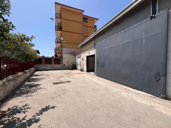 capannone in affitto a Quarto