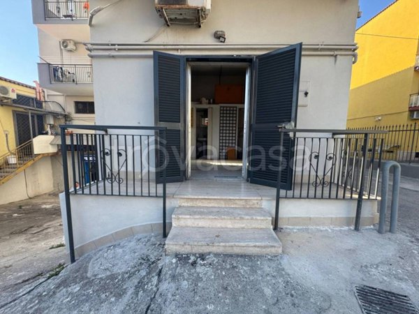 negozio in affitto a Quarto