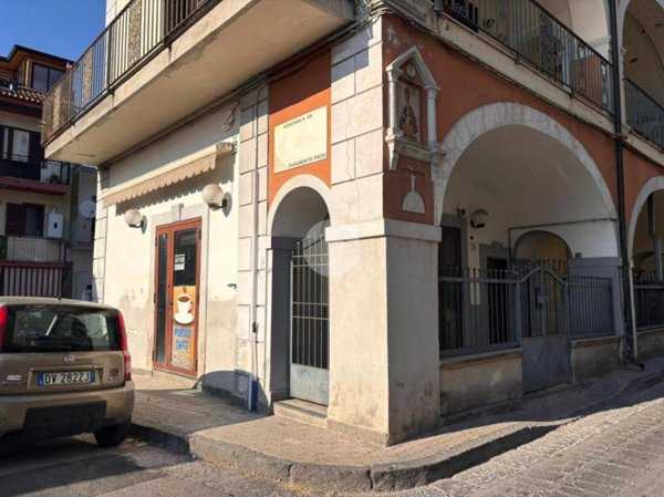 locale commerciale in affitto a Quarto