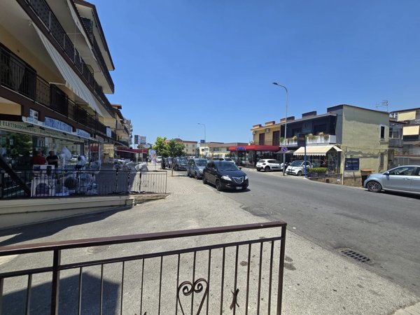 locale commerciale in affitto a Quarto