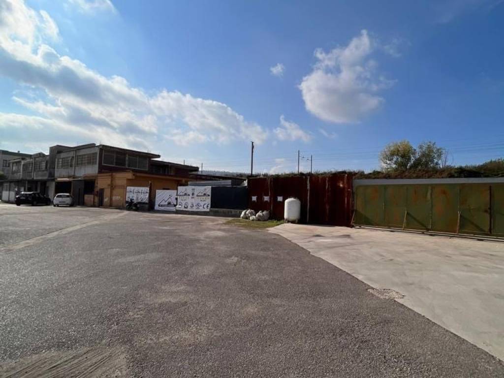 locale commerciale in affitto a Quarto