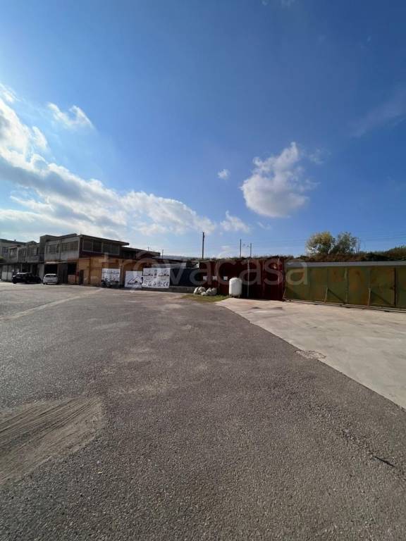 locale commerciale in affitto a Quarto