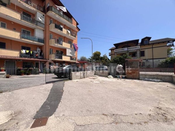 negozio in affitto a Quarto