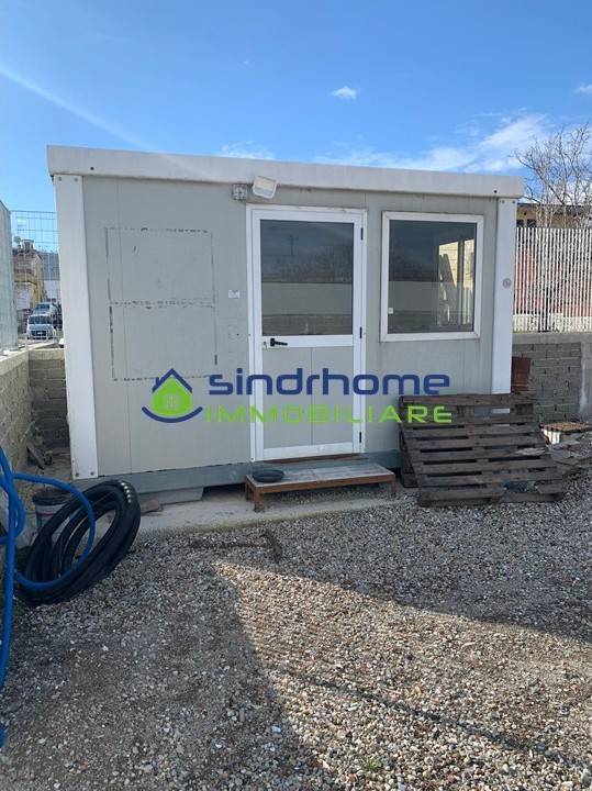 locale commerciale in affitto a Quarto