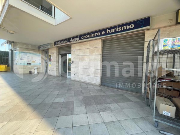 locale commerciale in affitto a Quarto