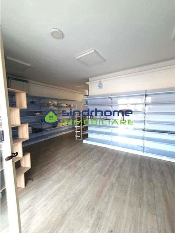 locale commerciale in affitto a Quarto