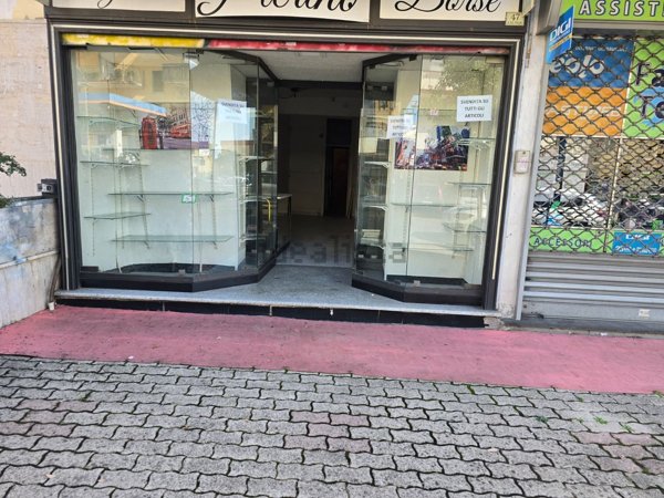 locale commerciale in affitto a Quarto