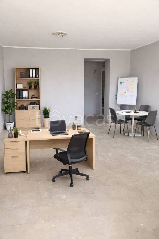 negozio in affitto a Quarto