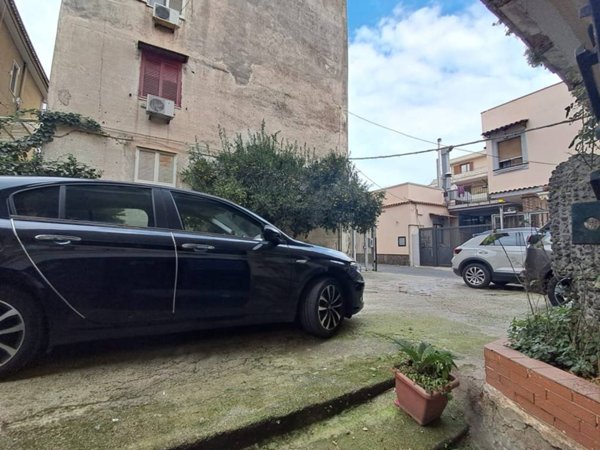 locale commerciale in affitto a Quarto