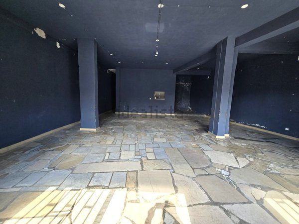 locale commerciale in affitto a Quarto