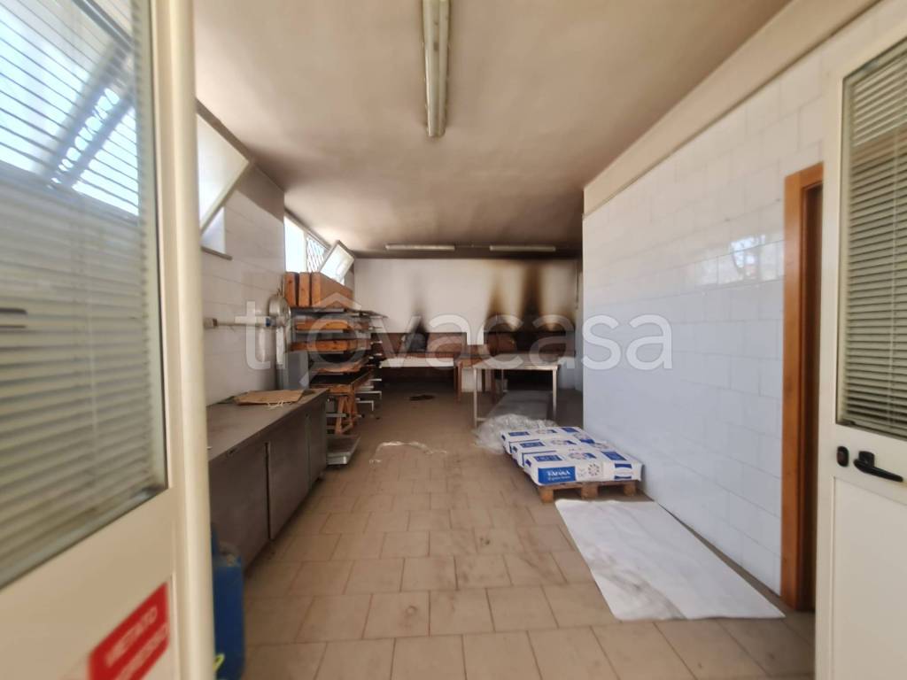 negozio in affitto a Quarto