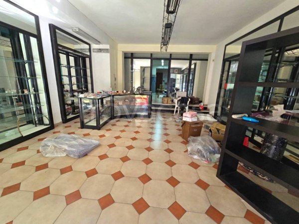 negozio in affitto a Quarto