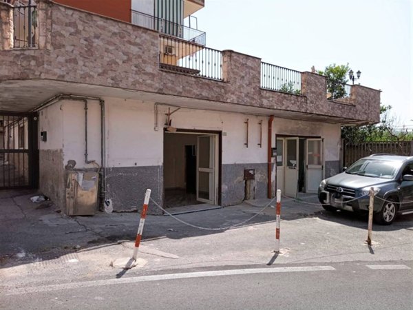 negozio in affitto a Quarto