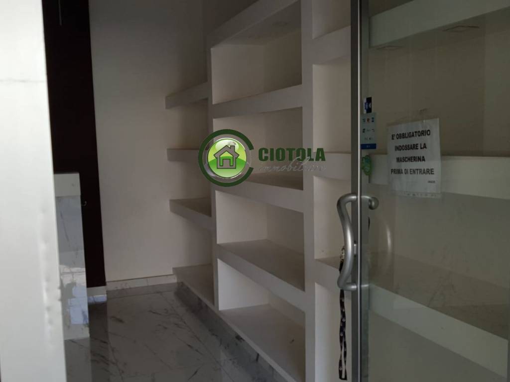 negozio in affitto a Quarto