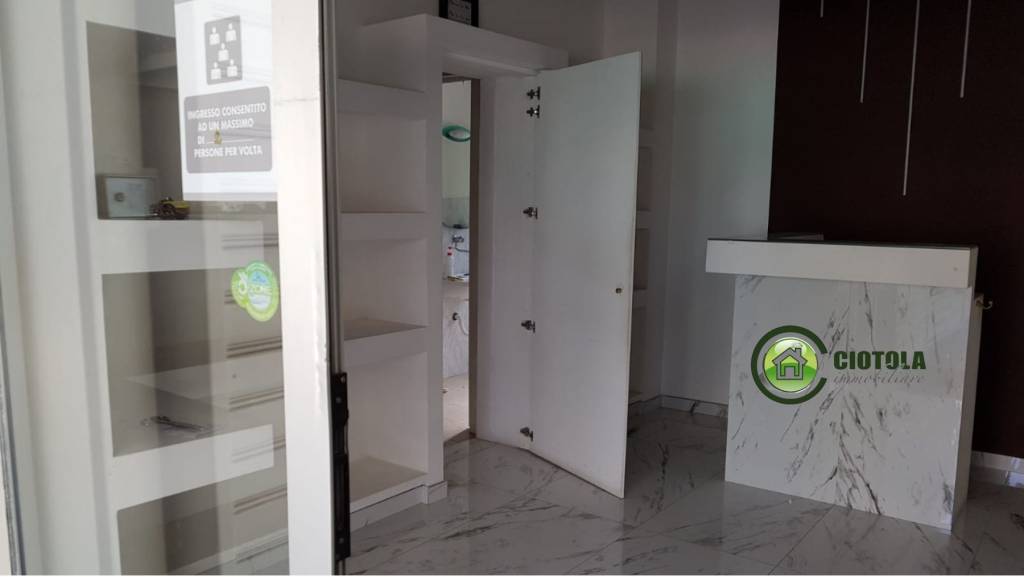 negozio in affitto a Quarto