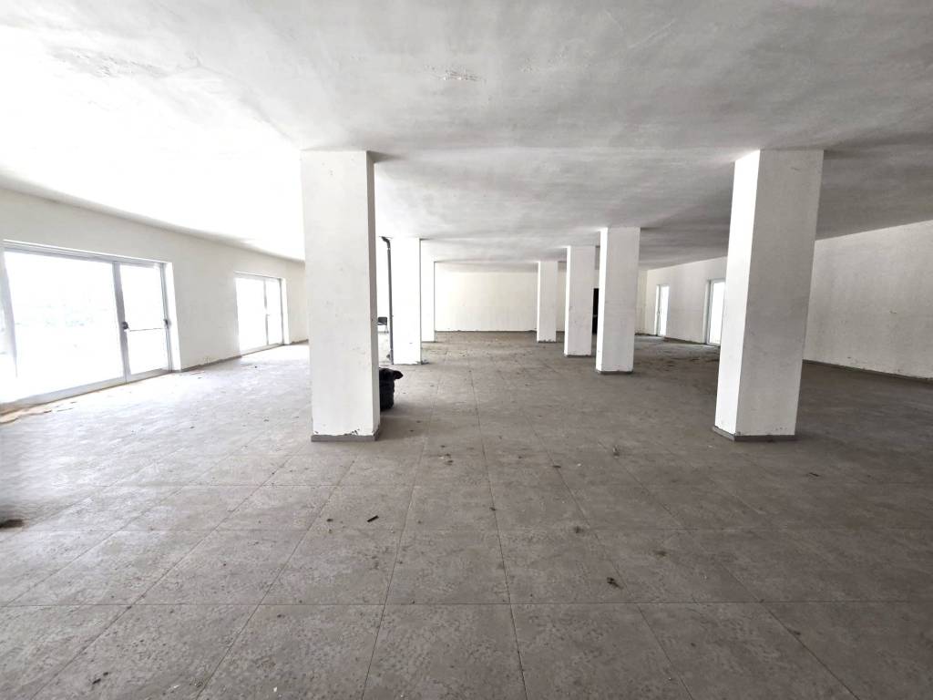 locale commerciale in affitto a Quarto