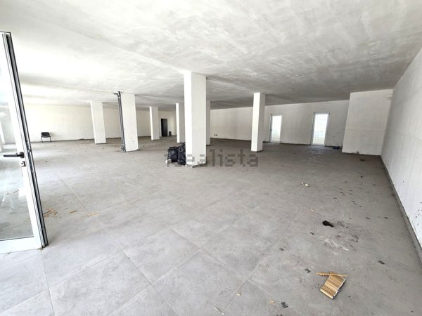 locale commerciale in affitto a Quarto