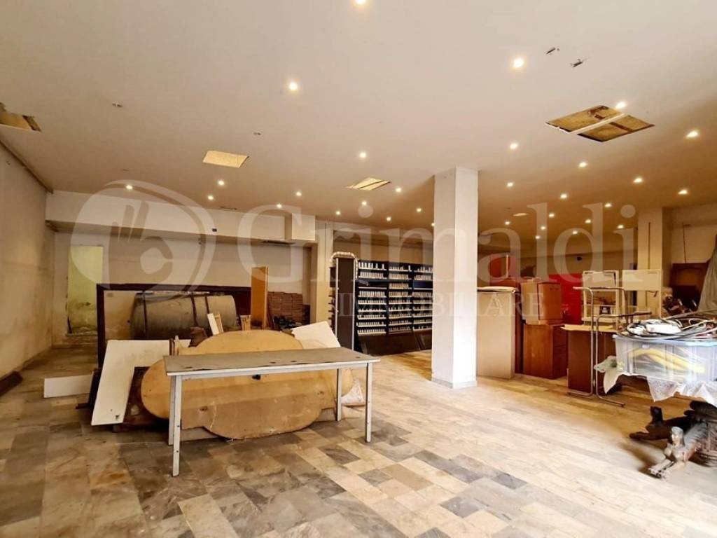 locale commerciale in affitto a Quarto