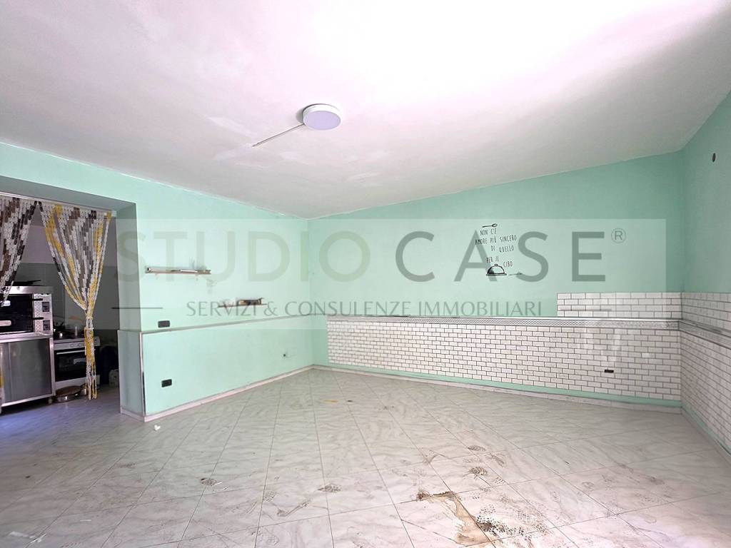 negozio in affitto a Quarto