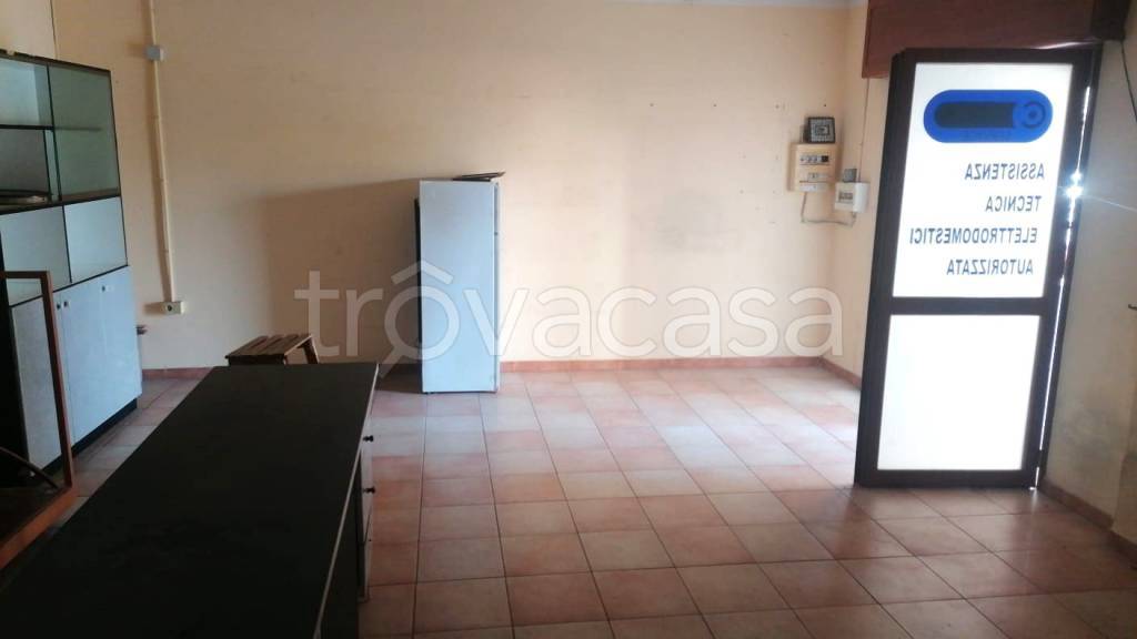 negozio in affitto a Quarto