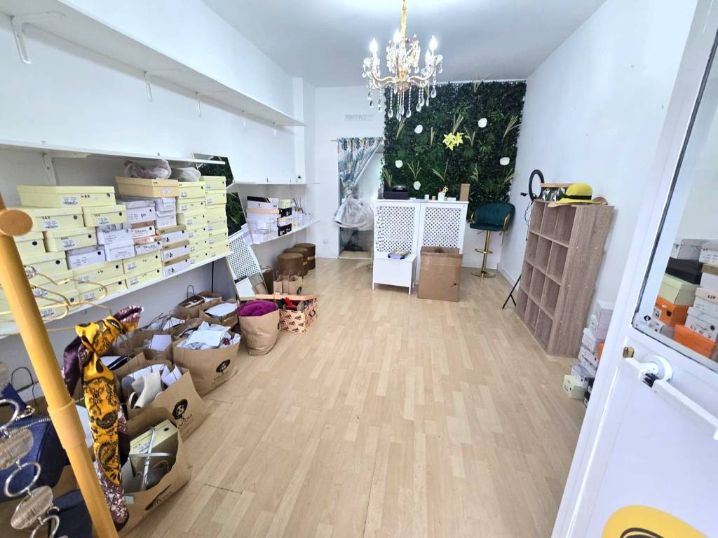 negozio in affitto a Quarto