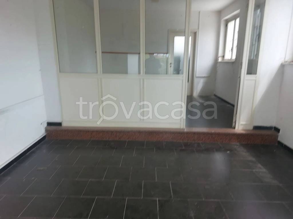 negozio in affitto a Quarto