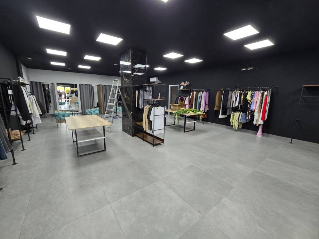 negozio in affitto a Quarto