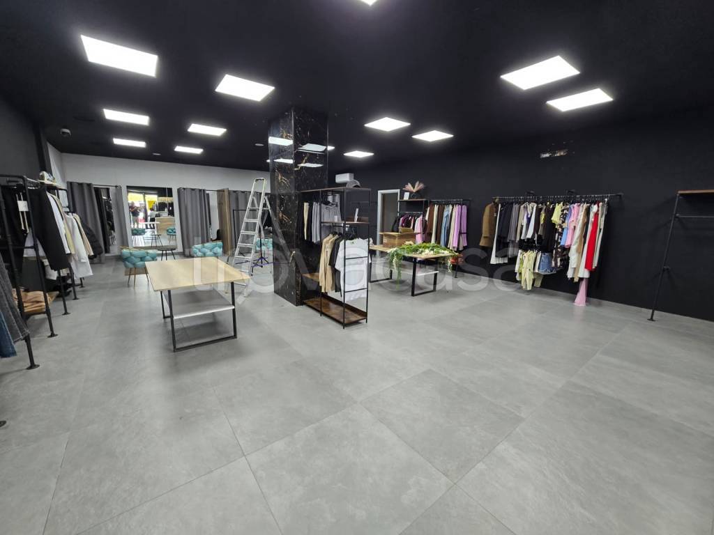 negozio in affitto a Quarto