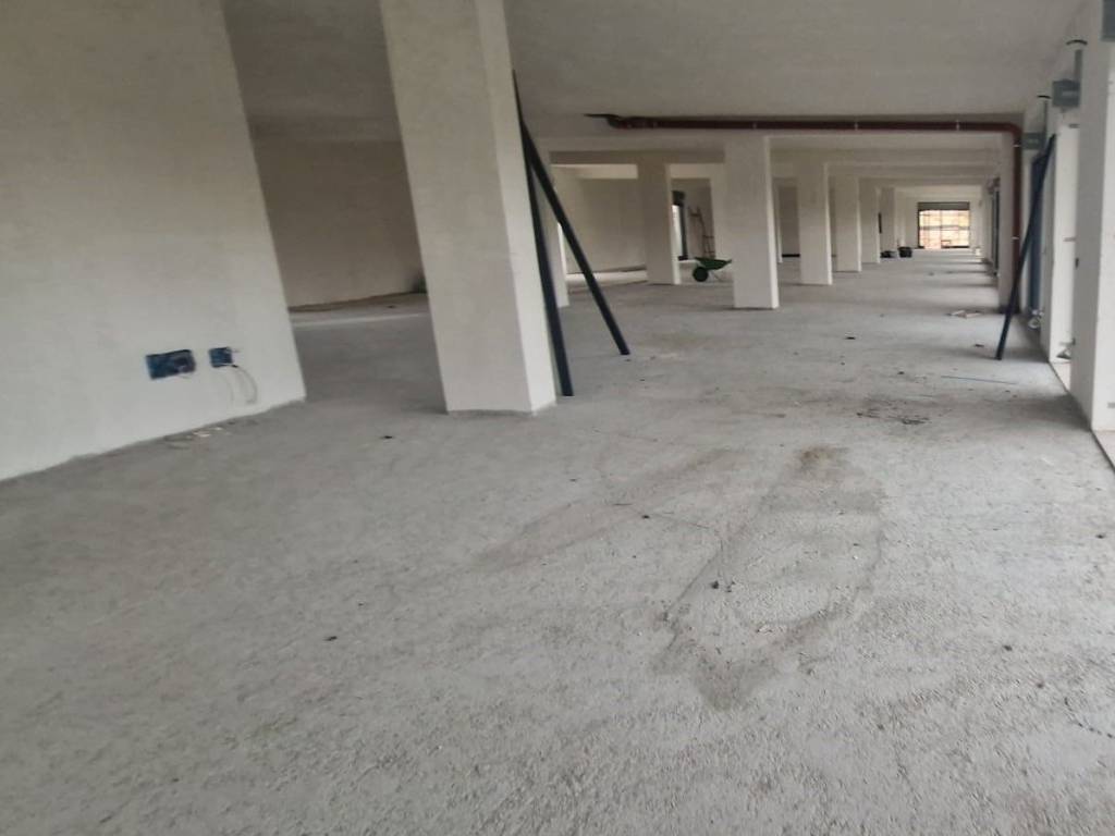 negozio in affitto a Quarto