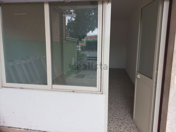 locale commerciale in affitto a Quarto