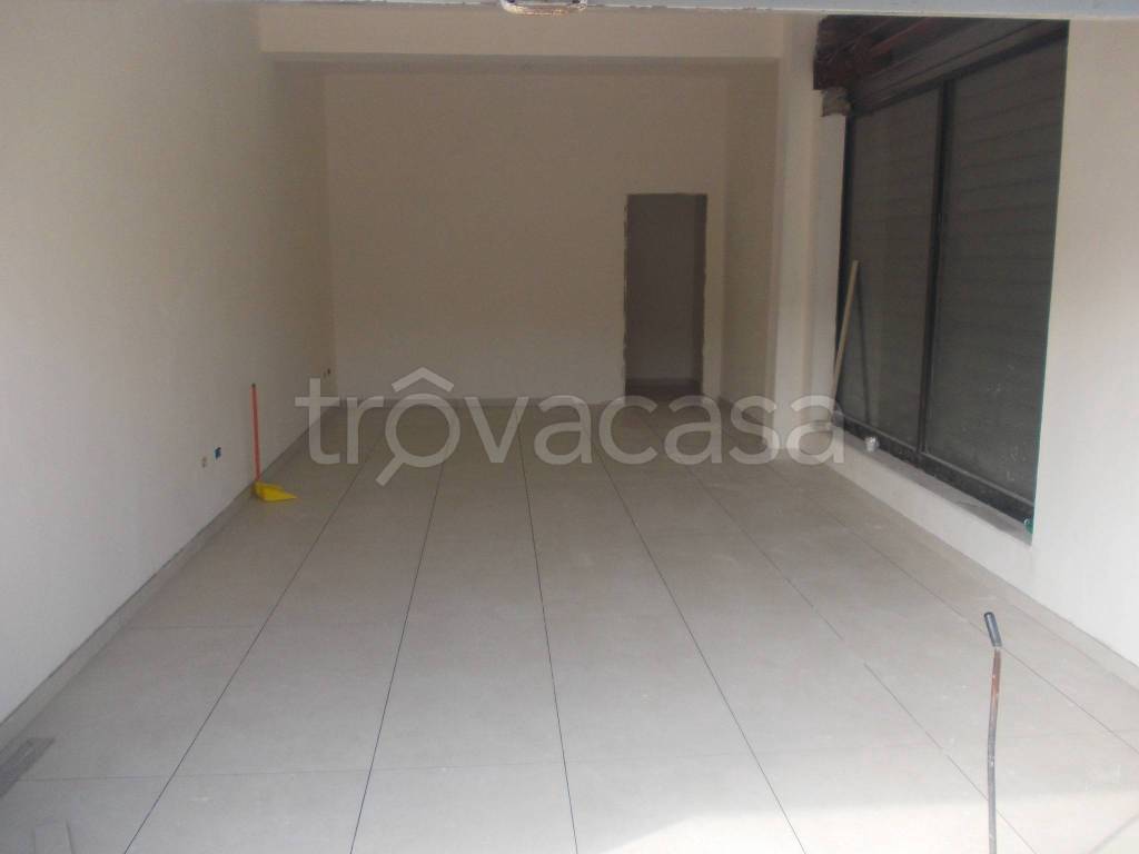 negozio in affitto a Quarto