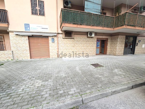 locale commerciale in affitto a Quarto