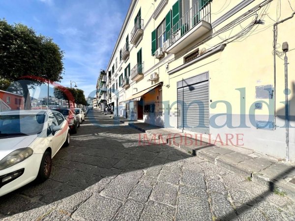 locale commerciale in affitto a Quarto