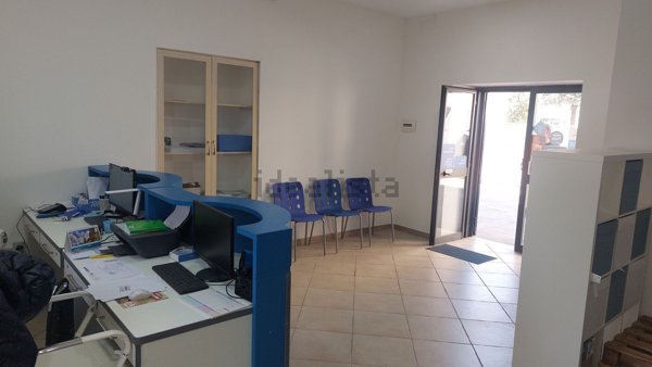 locale commerciale in affitto a Quarto