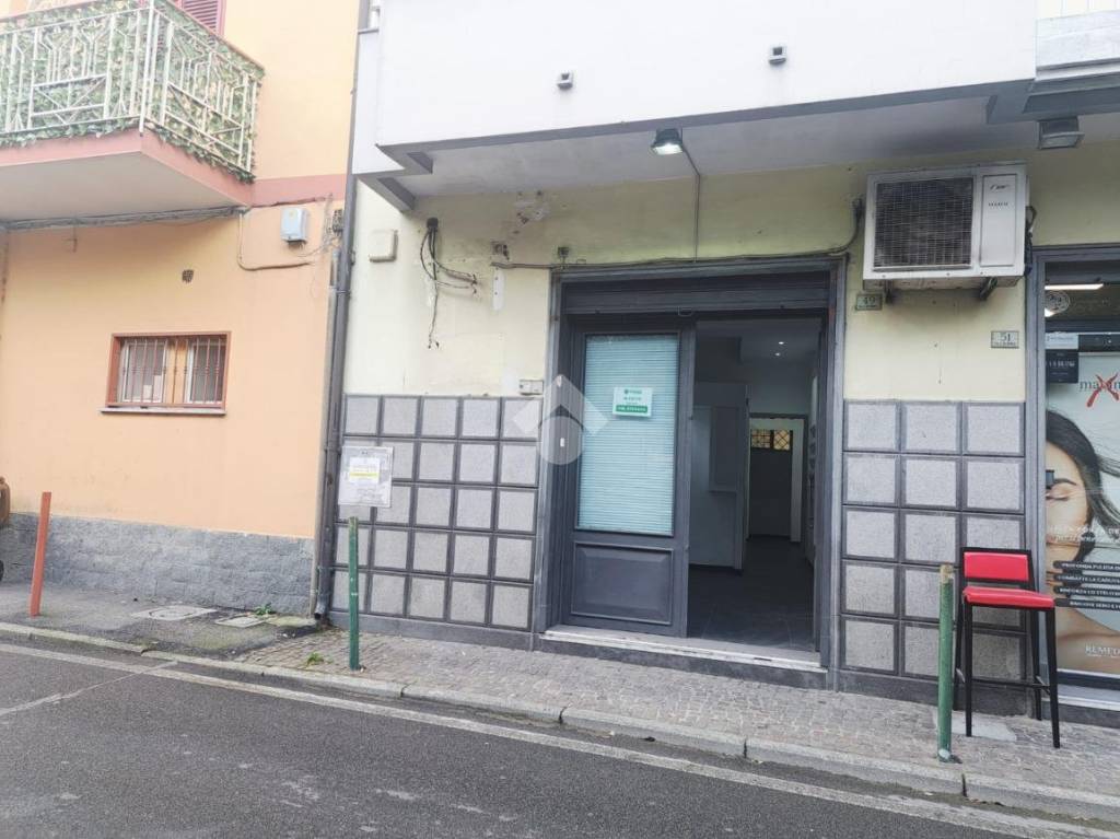 locale commerciale in affitto a Quarto