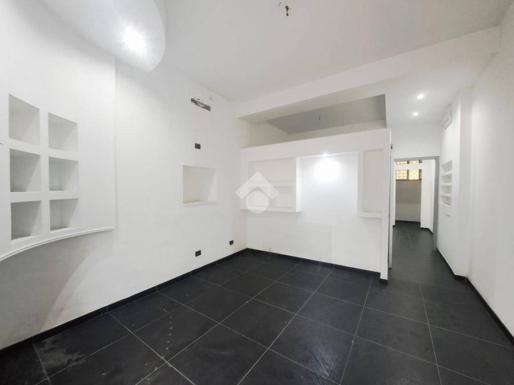 locale commerciale in affitto a Quarto