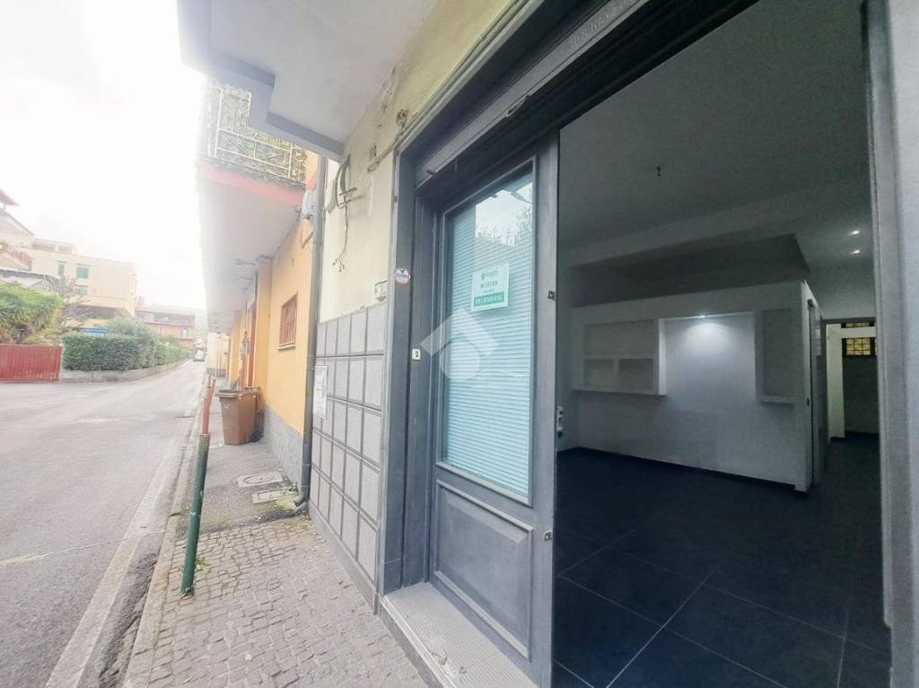 locale commerciale in affitto a Quarto