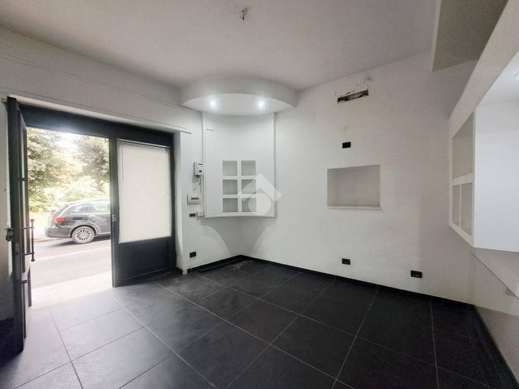 locale commerciale in affitto a Quarto