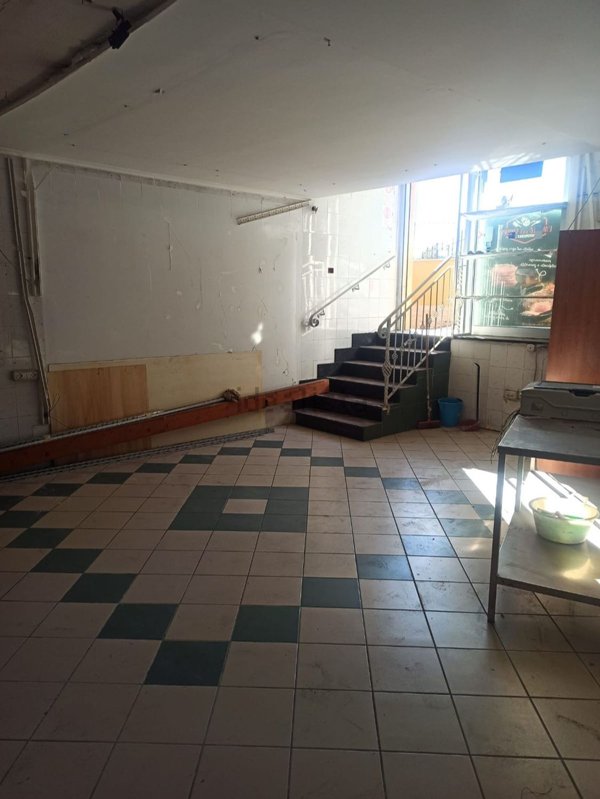 locale commerciale in affitto a Quarto