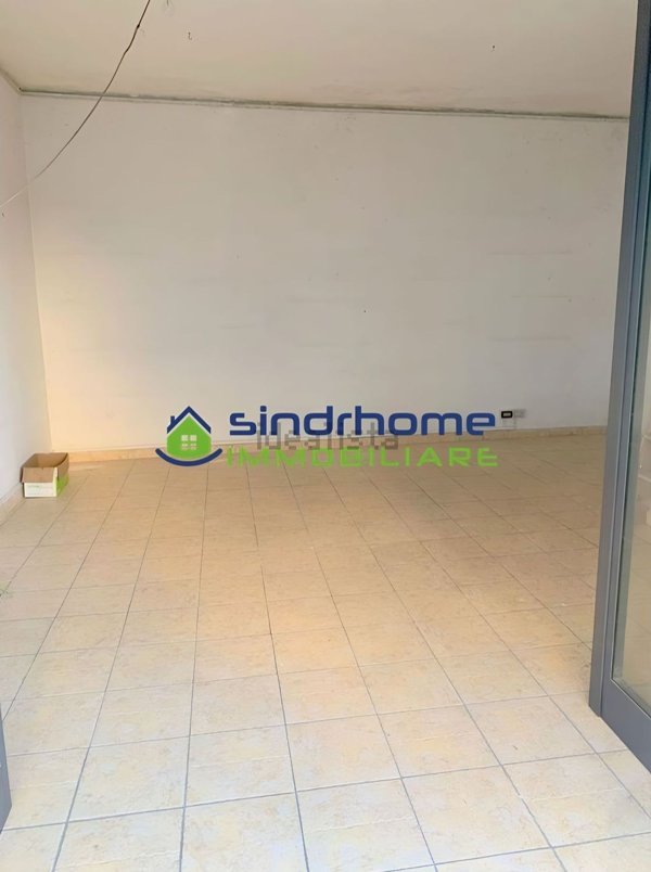 locale commerciale in affitto a Quarto