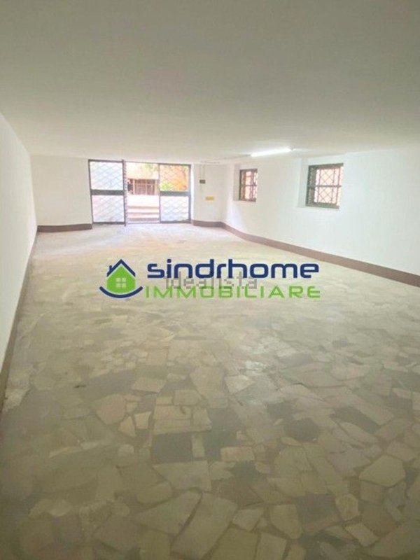 locale commerciale in affitto a Quarto