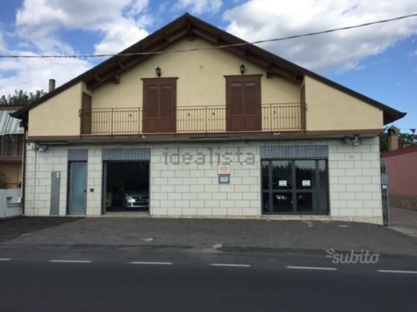 locale commerciale in affitto a Quarto
