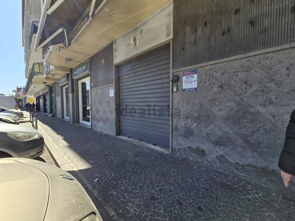 locale commerciale in affitto a Quarto