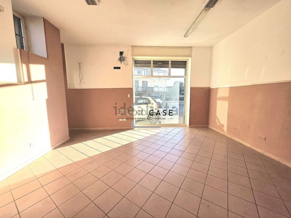 locale commerciale in affitto a Quarto