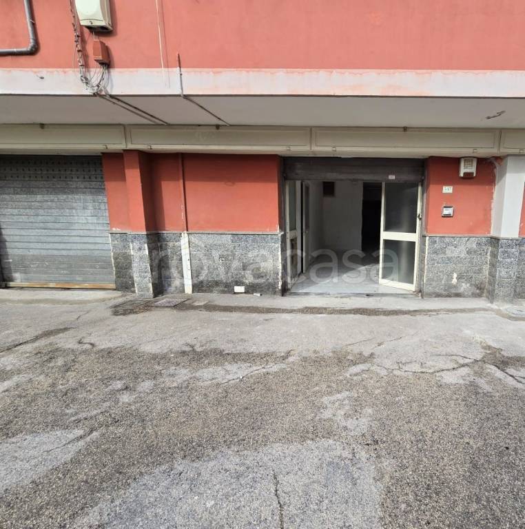 locale commerciale in affitto a Quarto