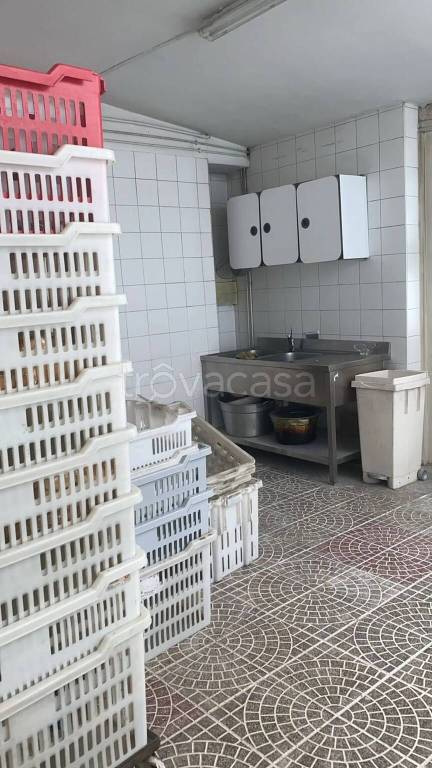 negozio in affitto a Quarto