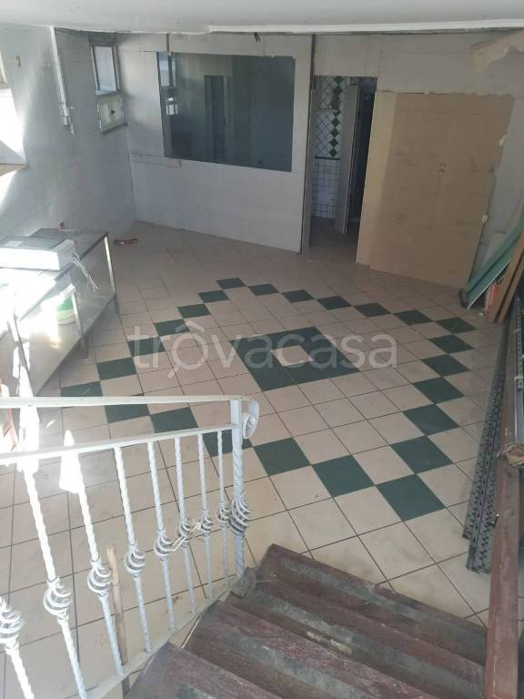 negozio in affitto a Quarto