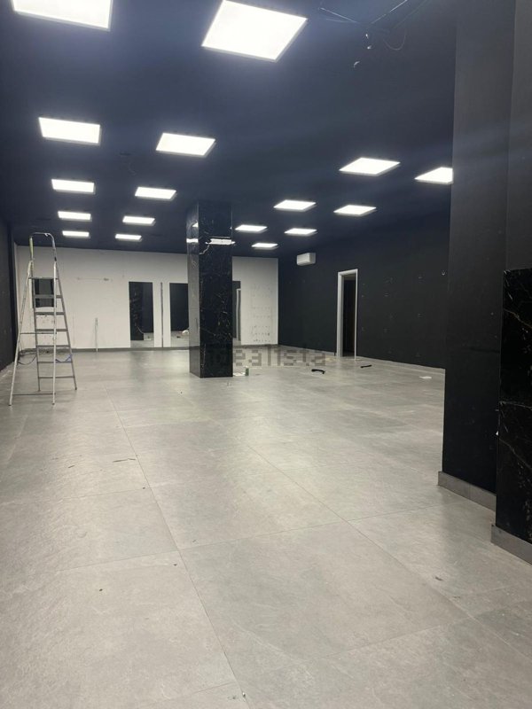 locale commerciale in affitto a Quarto