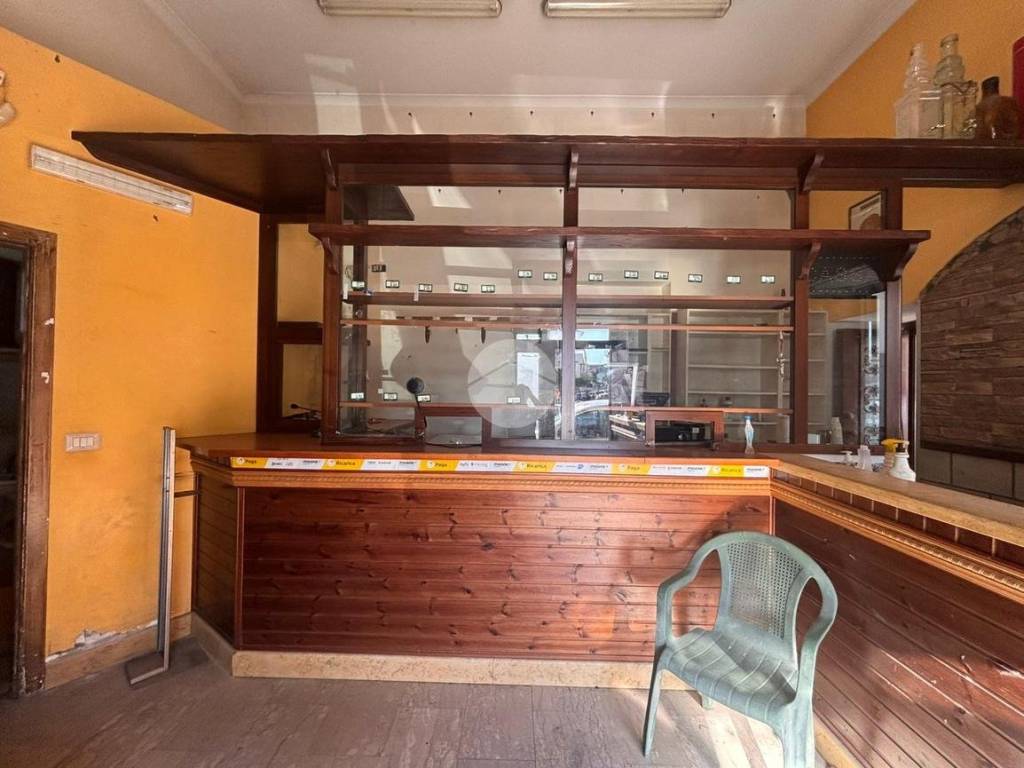 locale commerciale in affitto a Quarto